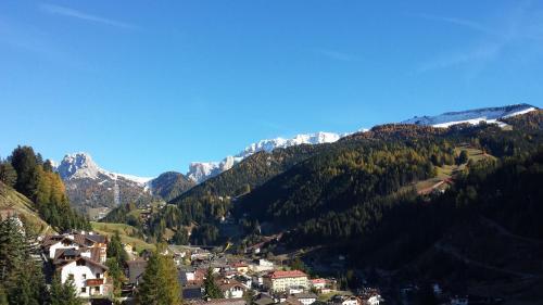 Hotel Garnì Gardena - Appartments Santa Cristina Val Gardena Esterno foto