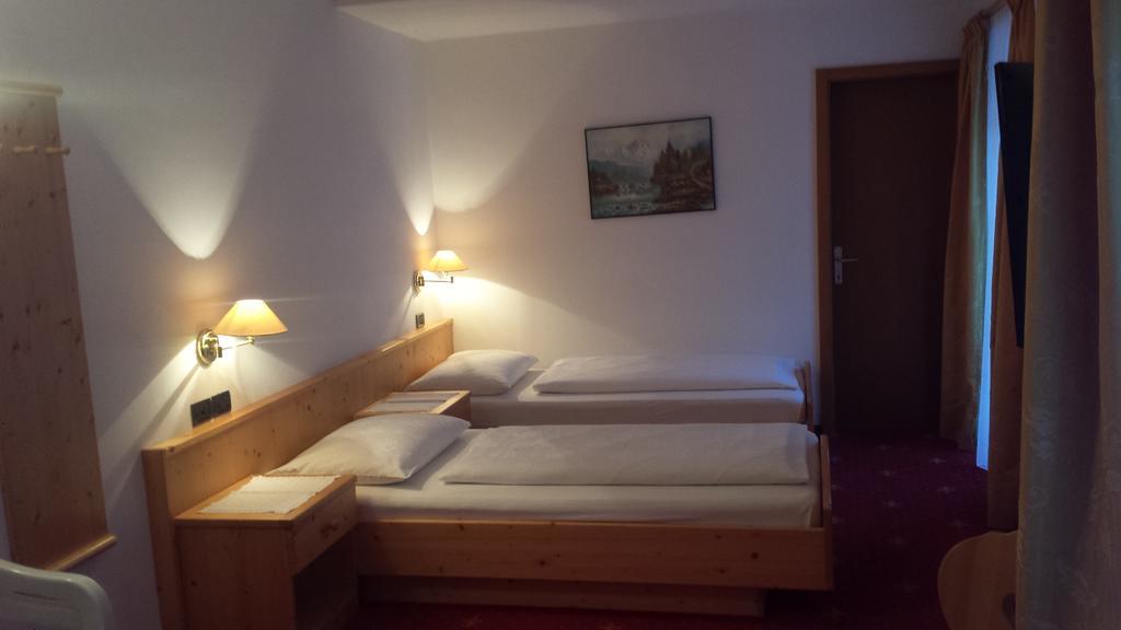 Hotel Garnì Gardena - Appartments Santa Cristina Val Gardena Camera foto