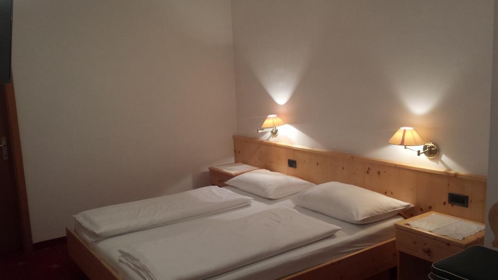 Hotel Garnì Gardena - Appartments Santa Cristina Val Gardena Camera foto