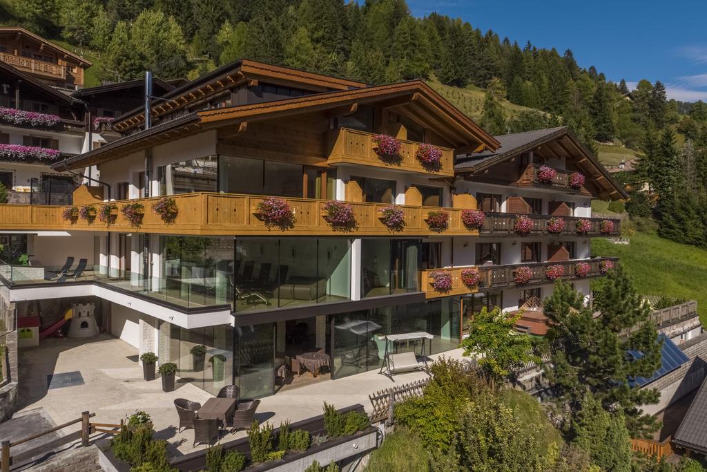 Hotel Garnì Gardena - Appartments Santa Cristina Val Gardena Esterno foto