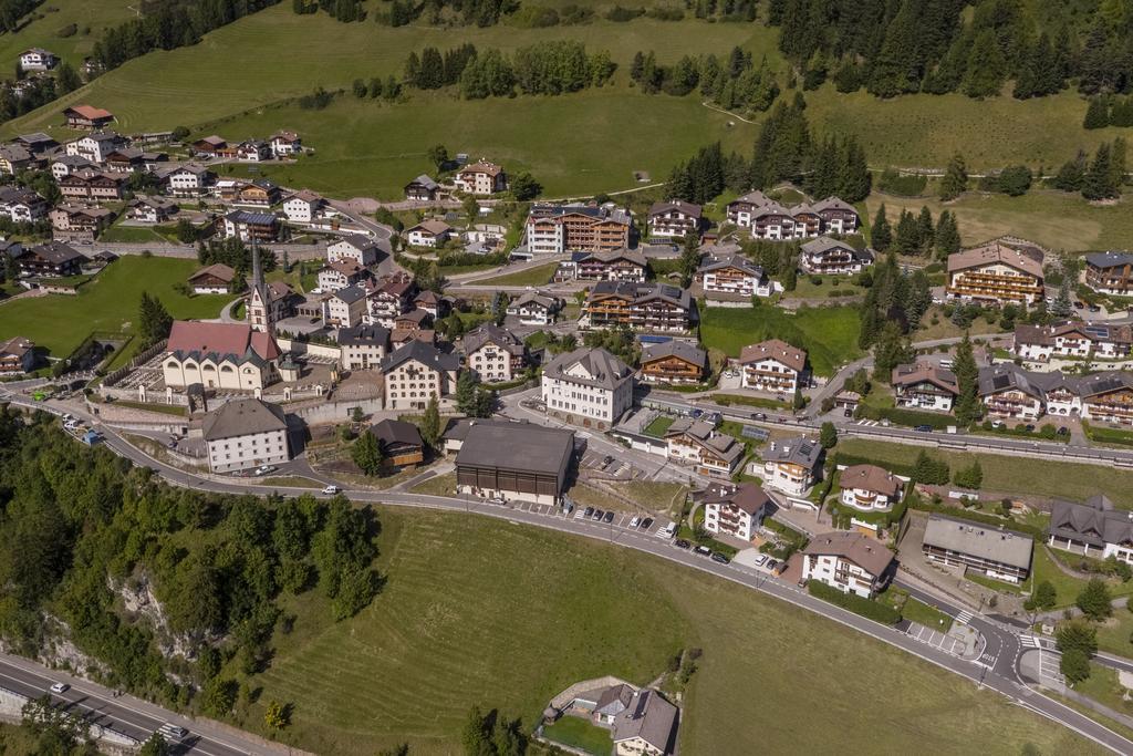 Hotel Garnì Gardena - Appartments Santa Cristina Val Gardena Esterno foto