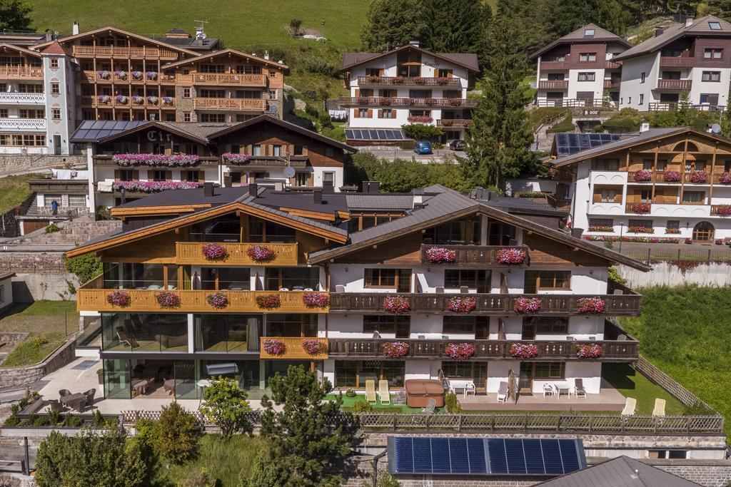 Hotel Garnì Gardena - Appartments Santa Cristina Val Gardena Esterno foto