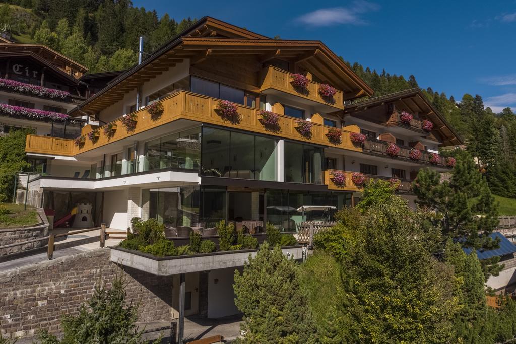 Hotel Garnì Gardena - Appartments Santa Cristina Val Gardena Esterno foto