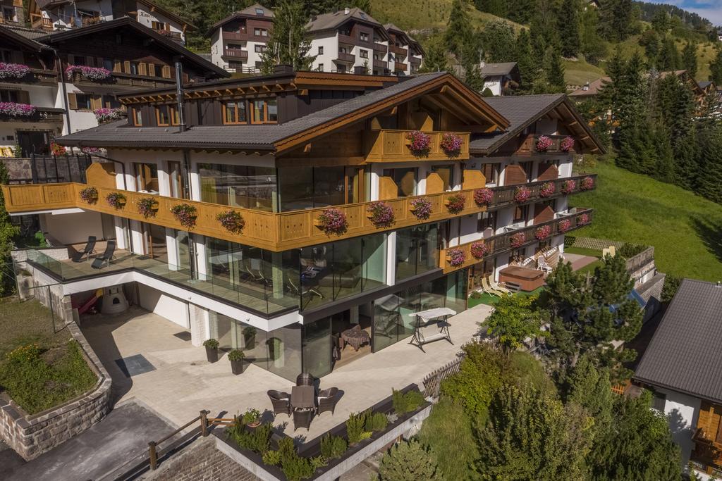 Hotel Garnì Gardena - Appartments Santa Cristina Val Gardena Esterno foto