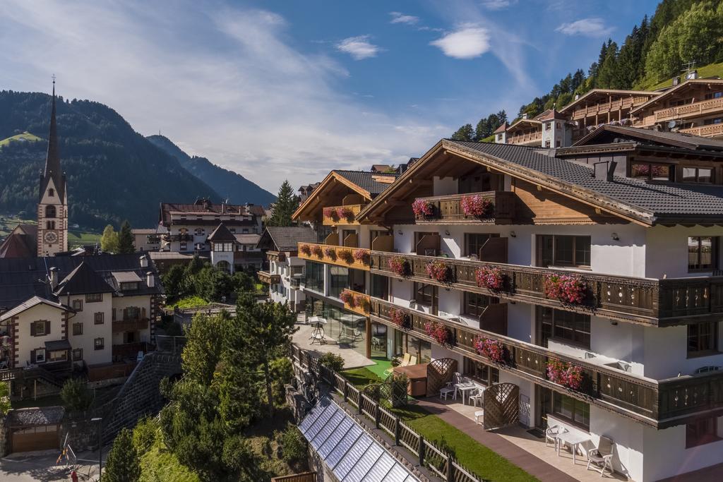Hotel Garnì Gardena - Appartments Santa Cristina Val Gardena Esterno foto