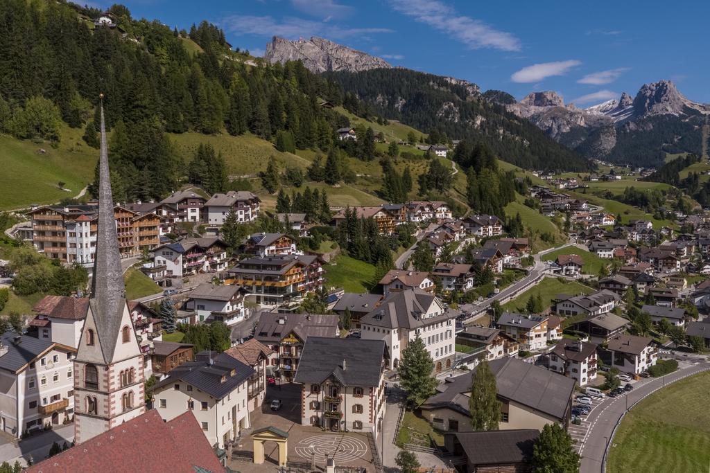 Hotel Garnì Gardena - Appartments Santa Cristina Val Gardena Esterno foto