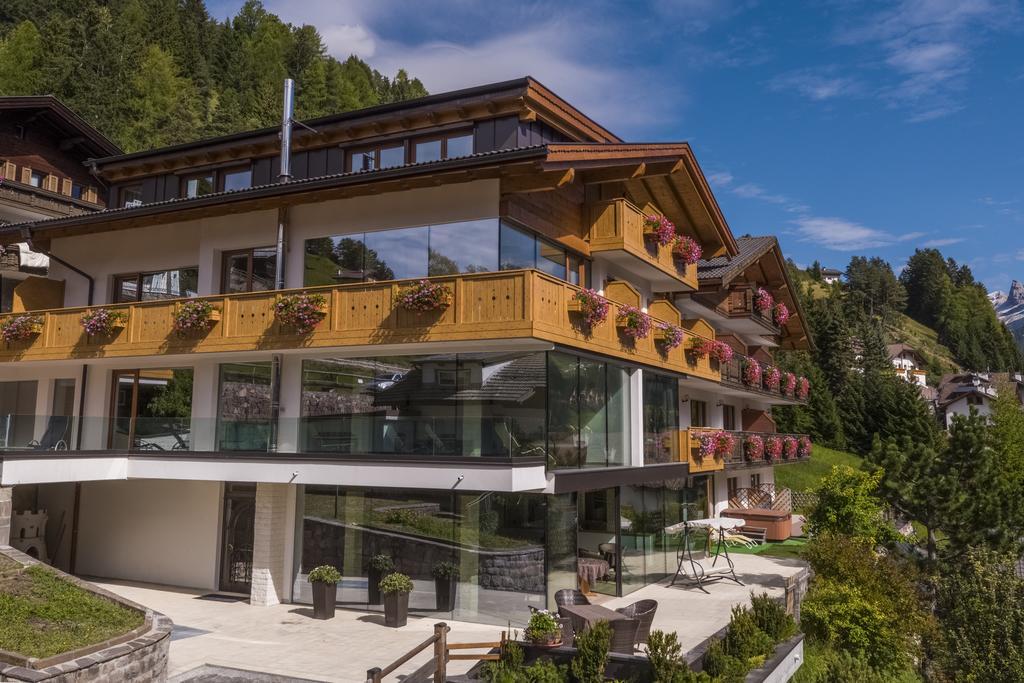 Hotel Garnì Gardena - Appartments Santa Cristina Val Gardena Esterno foto